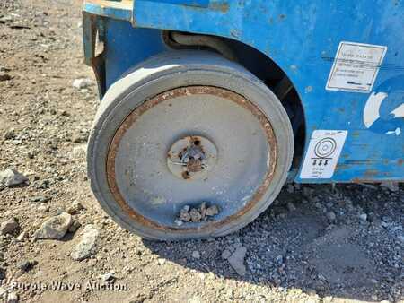 Vertical mast lift 2015  Genie GR20 (33)