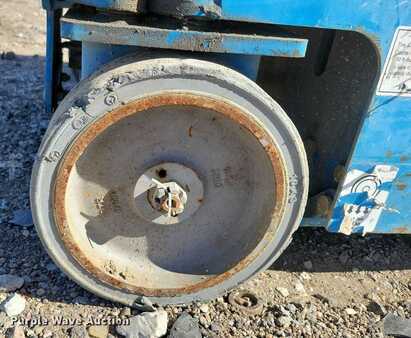 Vertical mast lift 2015  Genie GR20 (37)