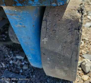 Vertical mast lift 2015  Genie GR20 (38)