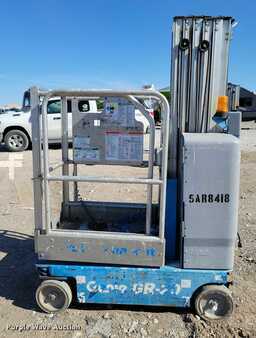 Vertical mast lift 2015  Genie GR20 (4)