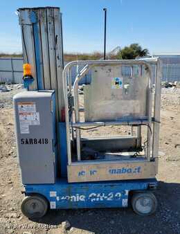 Vertical mast lift 2015  Genie GR20 (8)