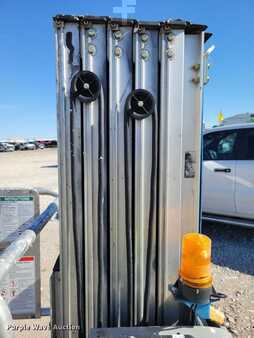 Vertical mast lift 2015  Genie GR20 (10)