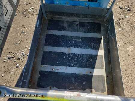 Vertical mast lift 2015  Genie GR20 (23)