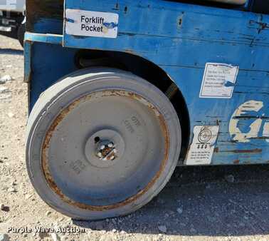 Vertical mast lift 2015  Genie GR20 (34)