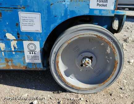 Vertical mast lift 2015  Genie GR20 (40)