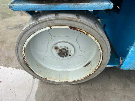 Pracovní plošina s nůžkovým zdvihem 2006  Genie GS-2032 (10)