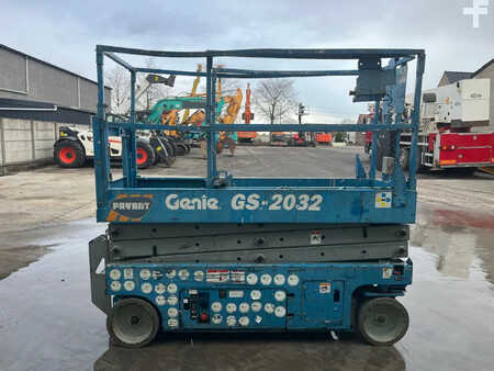 Pracovní plošina s nůžkovým zdvihem 2006  Genie GS-2032 (3)