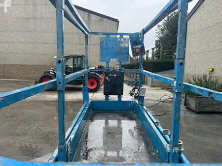 Pracovní plošina s nůžkovým zdvihem 2006  Genie GS-2032 (5)