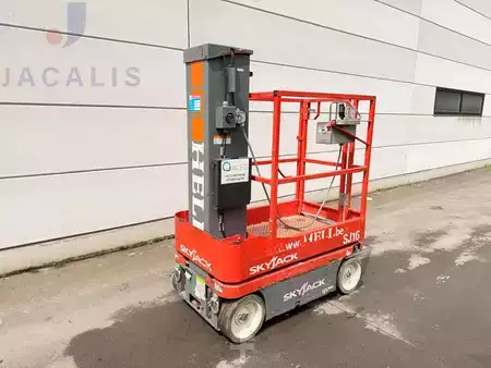 Teleszkópemelvény 2018  Skyjack SJ16 (1)