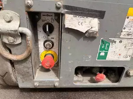 Teleszkópemelvény 2018  Skyjack SJ16 (11)
