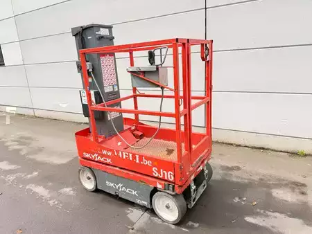Teleszkópemelvény 2018  Skyjack SJ16 (5)