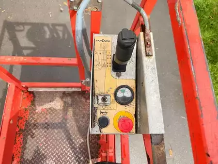 Teleszkópemelvény 2018  Skyjack SJ16 (6)