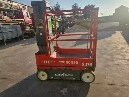 Teleszkópemelvény 2018  Skyjack SJ16 (4)