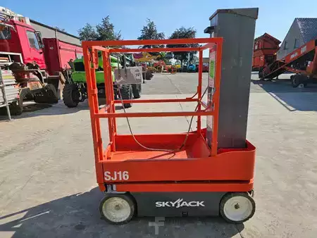 Teleszkópemelvény 2018  Skyjack SJ16 (2)