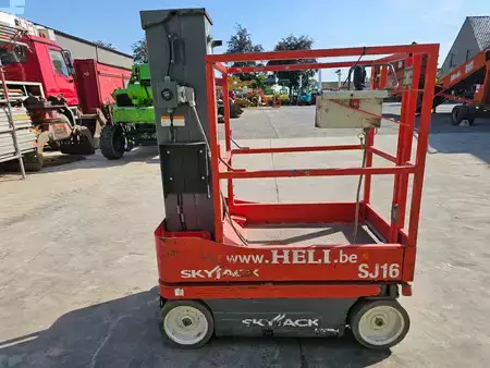 Teleszkópemelvény 2018  Skyjack SJ16 (3)