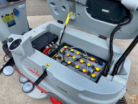 Aufsitz-Naßschrubbautomat 2023  Comac Optima 90BS (2)