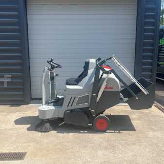 Aufsitz-Kehrsaugmaschine 2024  Comac CS800 (2)