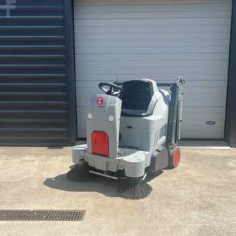 Aufsitz-Kehrsaugmaschine 2024  Comac CS800 (3)