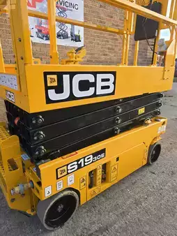 Ollós munka emelvény 2017  JCB S1930E  (11)