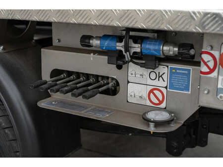 Plataforma sobre camión 2023  CTE B-Lift 18 HV (17)