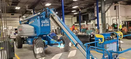 Plataforma Articulada 2006  Genie Z-135 (2)