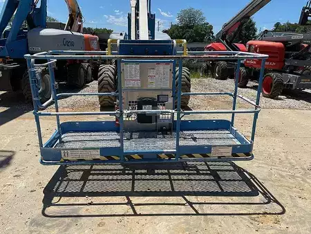 Plataforma Articulada 2006  Genie ZX-135 Articulated Boom Lifts (8)