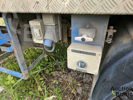 LKW-Arbeitsbühne 2004  Iveco 100E 18 (11)