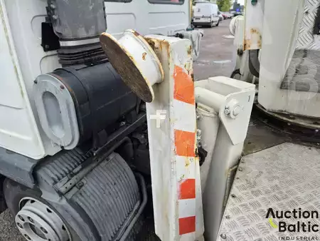 Rampa de camião  1999  Volvo FL6 110 (17)