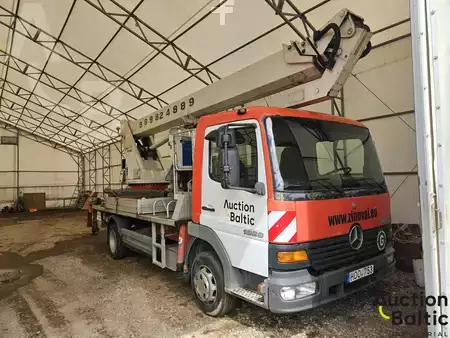 Autohoogwerker 2000  Mercedes-Benz 815 (1)
