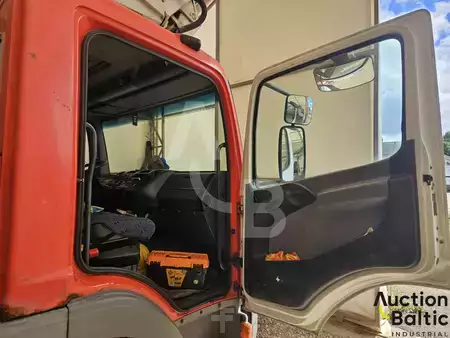 Autohoogwerker 2000  Mercedes-Benz 815 (11)