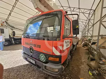 Autohoogwerker 2000  Mercedes-Benz 815 (2)