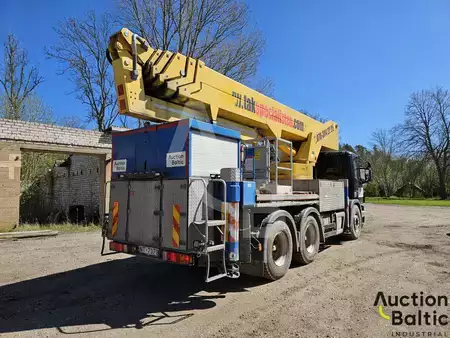 Plataforma sobre camión 2005  Scania P 310 (3)