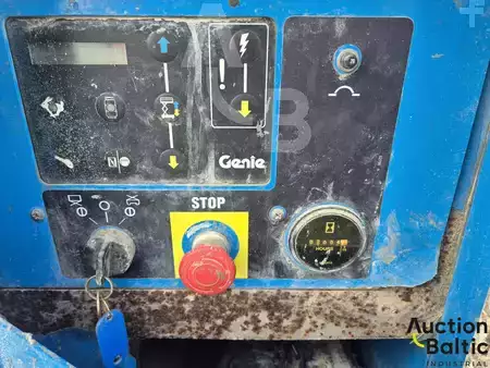 Piattaforme aeree a pantografo 2006  Genie GS 4390 (11)