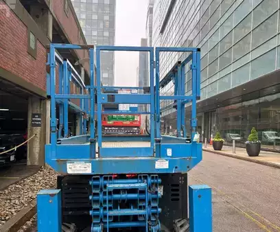 Scissor lift 2016  Genie GS3369RT (2)