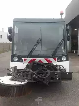 Stroj na čištění silnic  MFH 5500 (2)