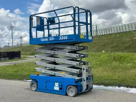 Scissors Lifts 2007  Genie GS 3246 12 meter (3)