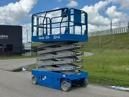 Scissors Lifts 2007  Genie GS 3246 12 meter (6)