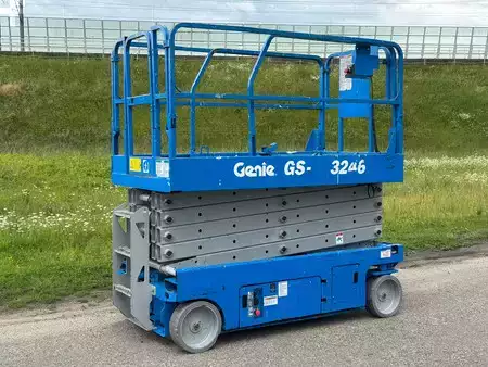 Scissors Lifts 2007  Genie GS 3246 12 meter (7)