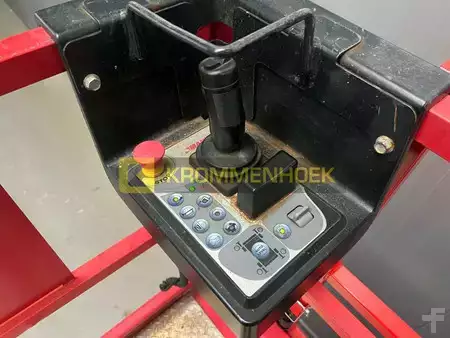 Pracovní plošina s nůžkovým zdvihem 2023  Manitou 140 SC Genie 4069RT (12)