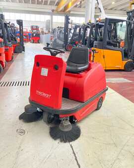 Riding scrubber dryer Meclean BUSTER 1200TTE