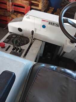 Fregadora con conductor sentado 2015  Dulevo 1100EH (4)