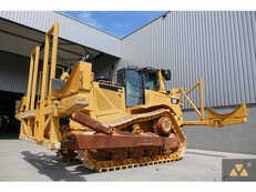 Pipelaying chenille  Caterpillar D8T Pipe carrier