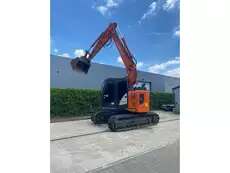 Escavadora de rastos Hitachi ZX 135 US-6