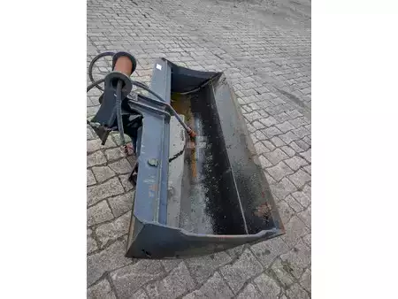 Pozostałe 2020 SCHAEFF Schwenklöffel 1.800 mm für Schaeff-SW (1)