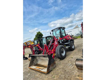Kolové nakladače 2024 Yanmar V100/5 (1)