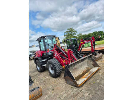 Kolové nakladače 2024 Yanmar V100/5 (2)