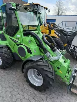 Kompaktikuormaajat 2025 Avant Kompaktlader 860 i (10)