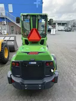 Kompaktikuormaajat 2025 Avant Kompaktlader 860 i (3)