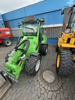 Kompaktikuormaajat 2025 Avant Kompaktlader 860 i (7)