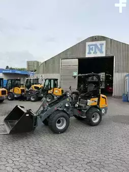 Kompaktní nakladače 2026 Giant G2500 X-tra HD Schutzdach (1)